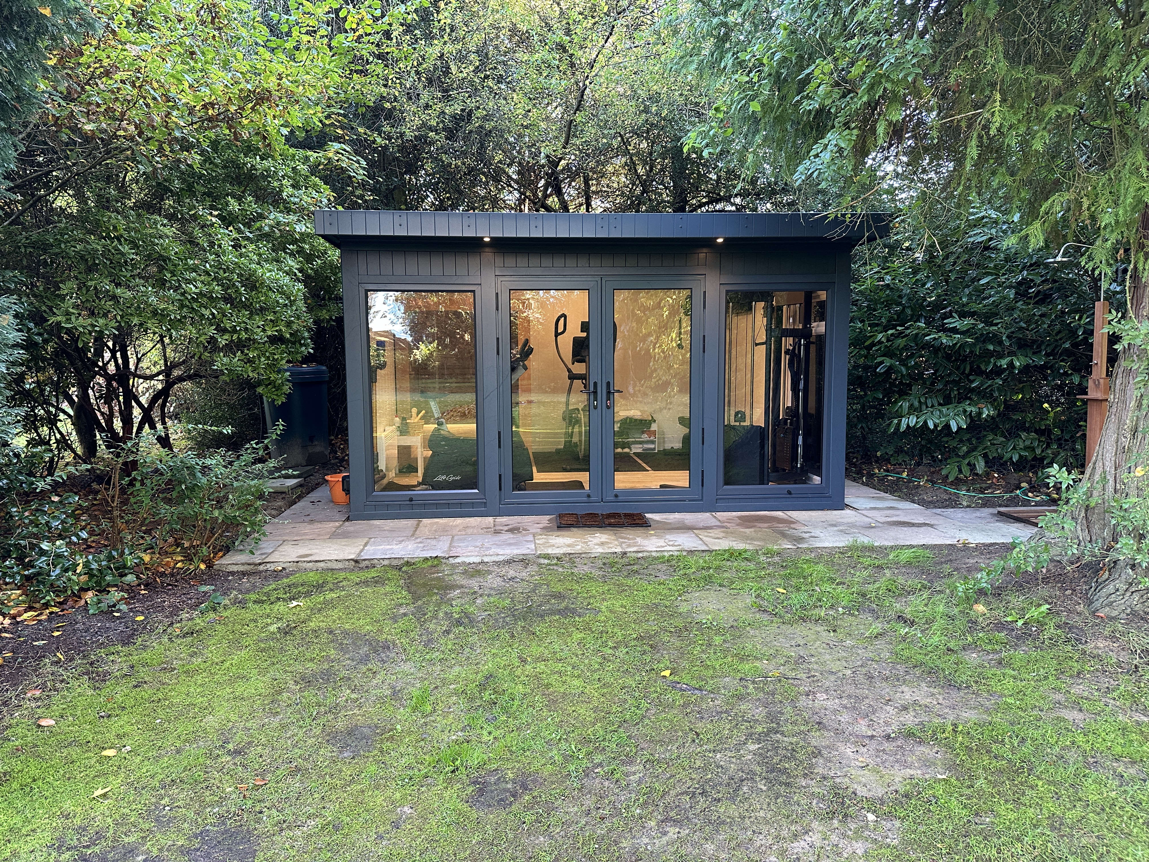 Garden gym with recessed roof